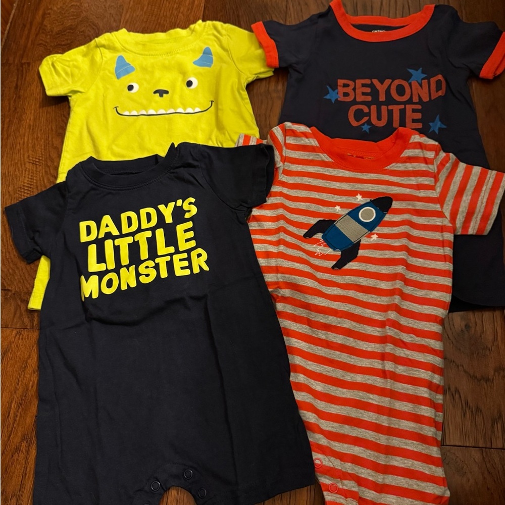 Carter’s 4 Bodysuits Size 12 months